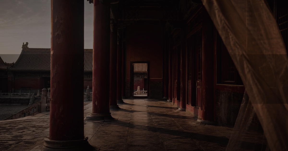 A study of palace doors and corridors — the architecture of trope and confinement.